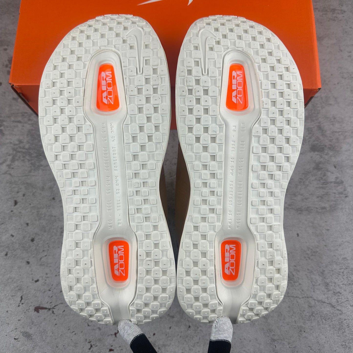 O Nike Vomero Premium Sail Coconut Milk