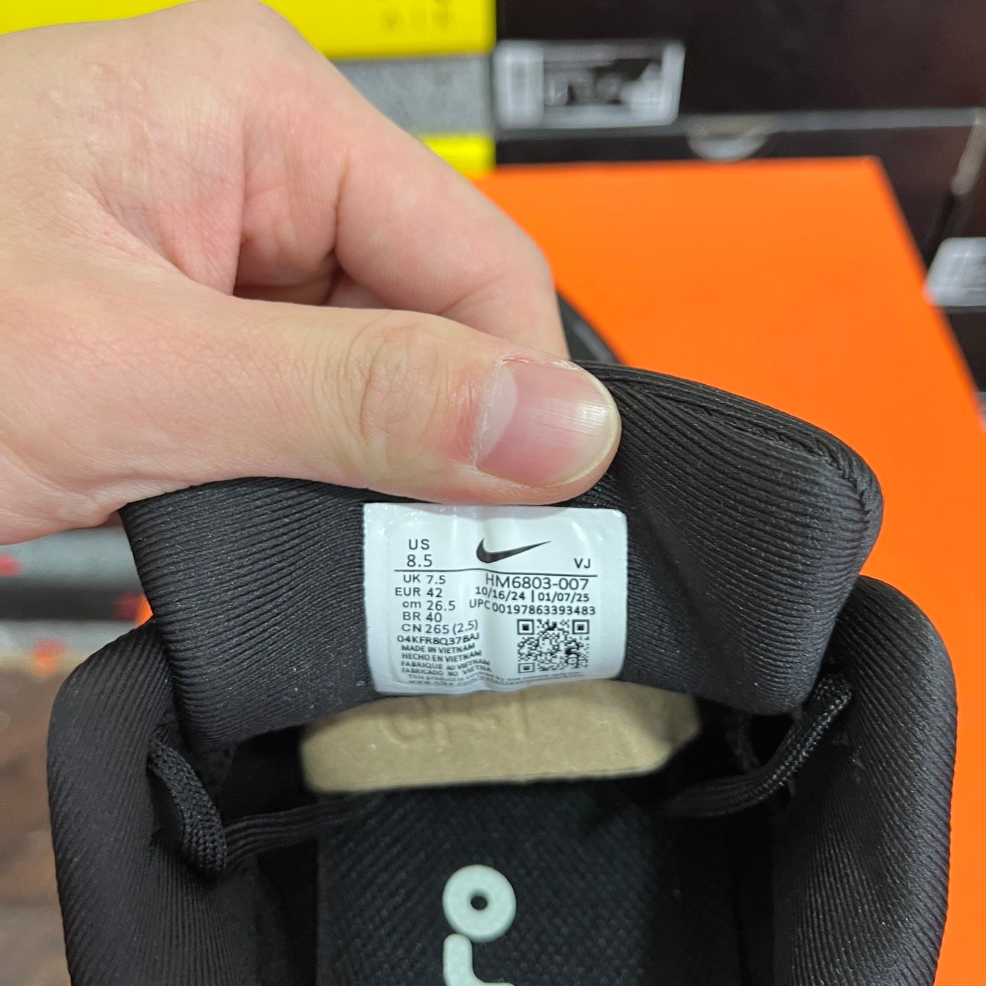 Air Zoom Vomero 18 Black and White