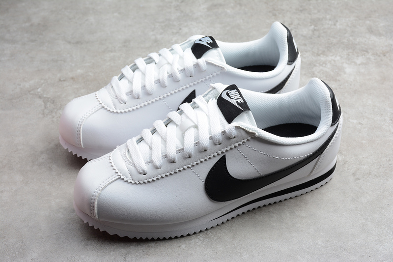 Classic cortez white and black