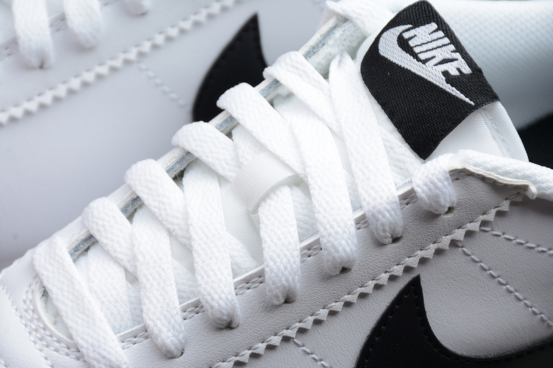 Classic cortez white and black
