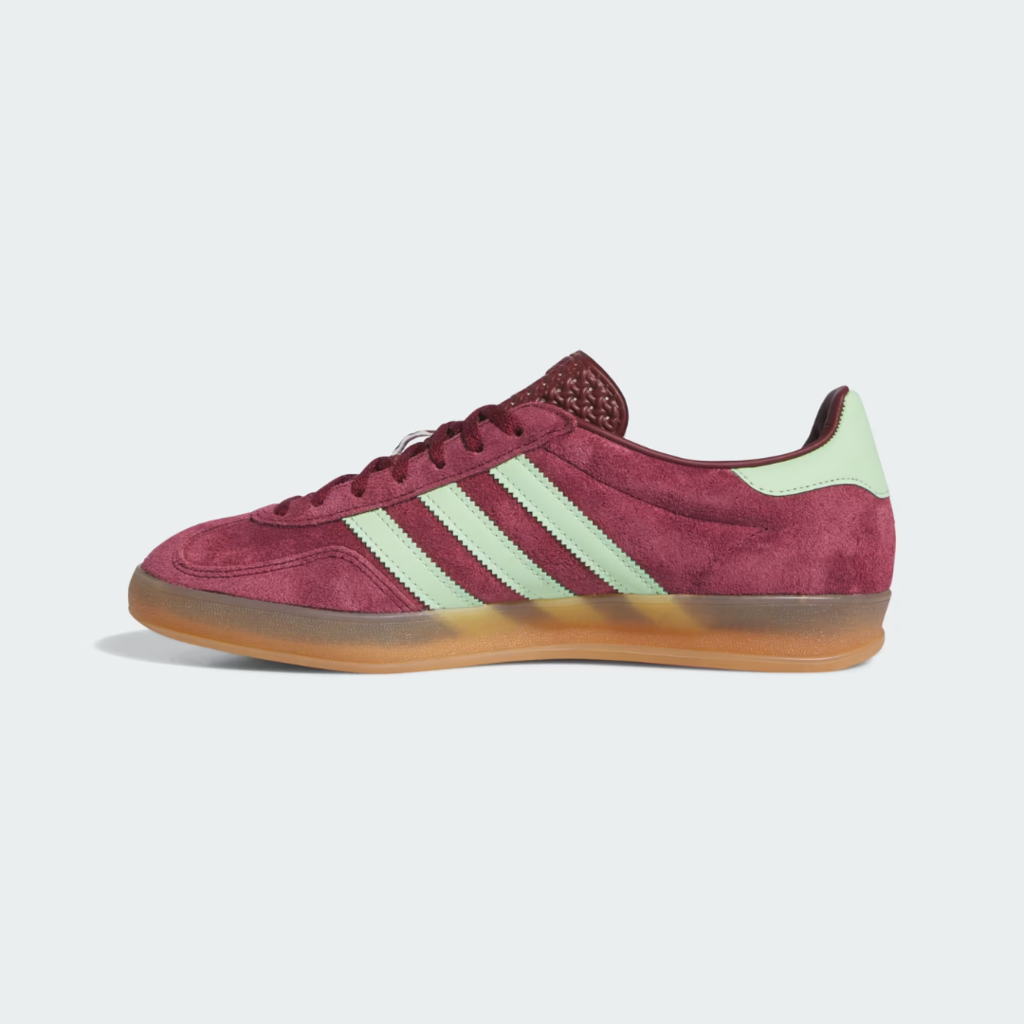 Gazelle indoor shadow red