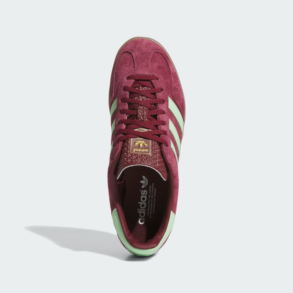 Gazelle indoor shadow red