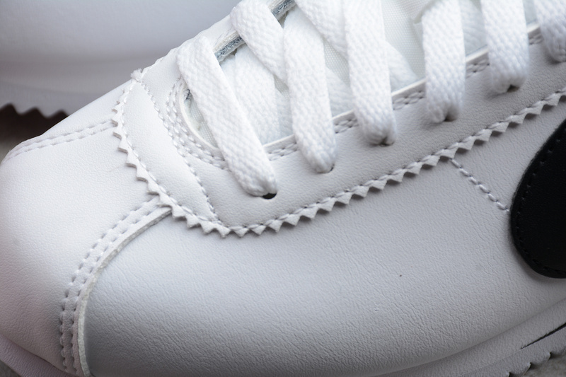 Classic cortez white and black