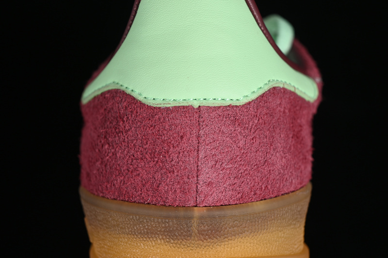 Gazelle indoor shadow red