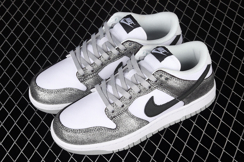 Dunk low golden gals