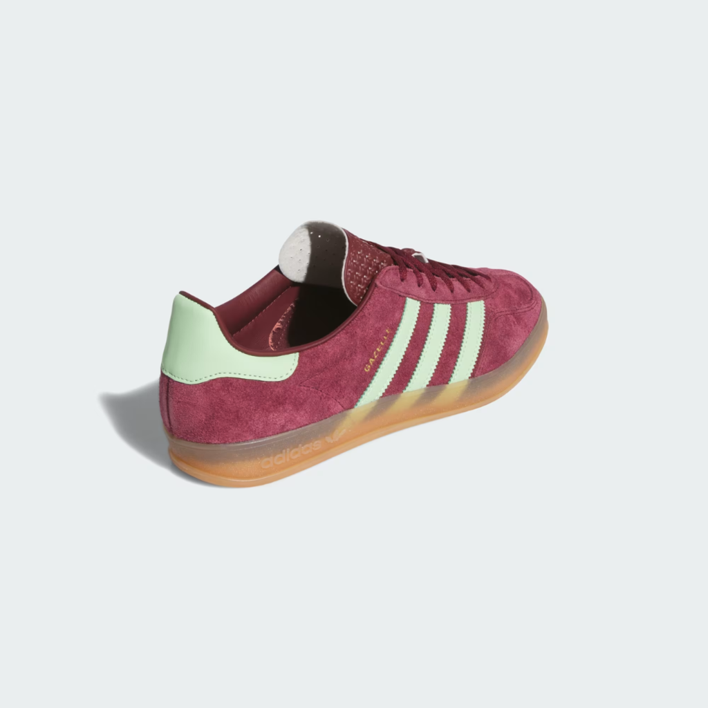 Gazelle indoor shadow red