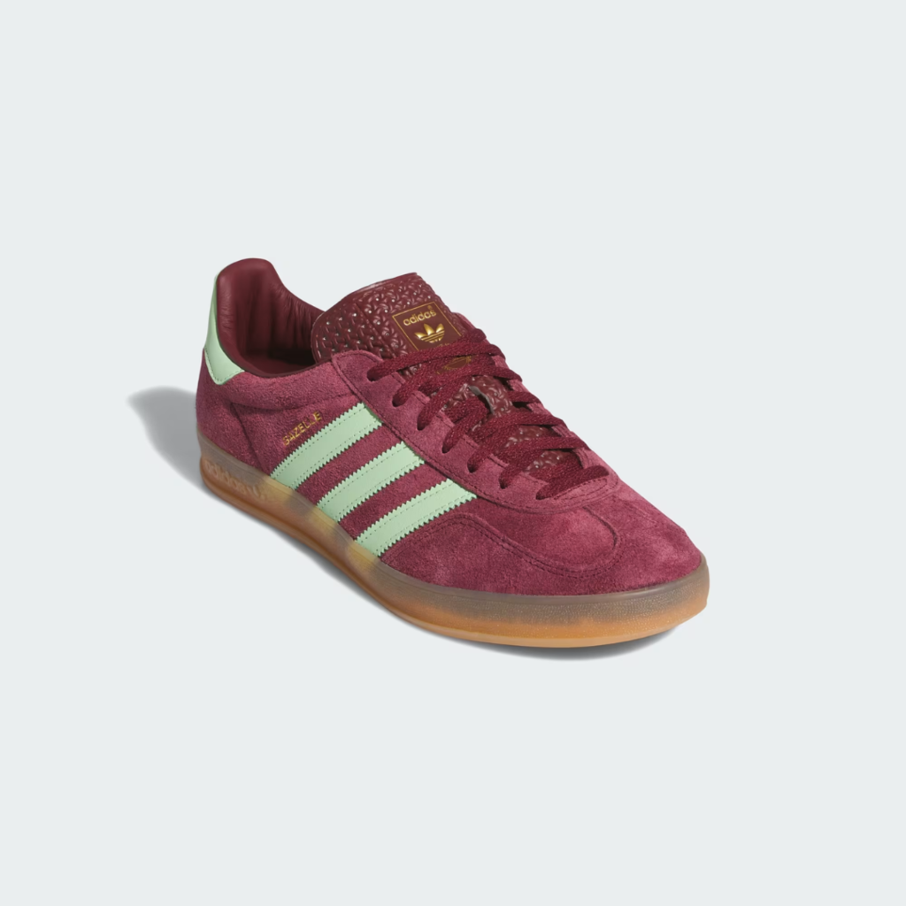 Gazelle indoor shadow red