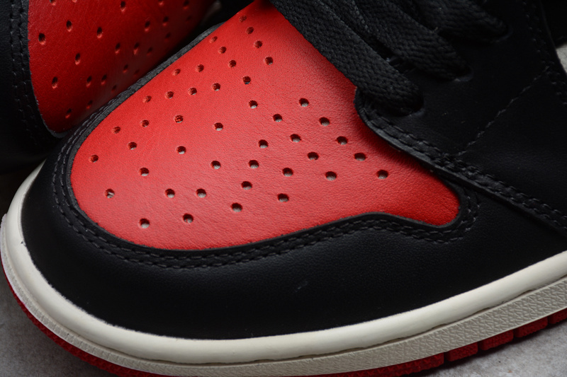 Air jordan 1 retro high bred toe
