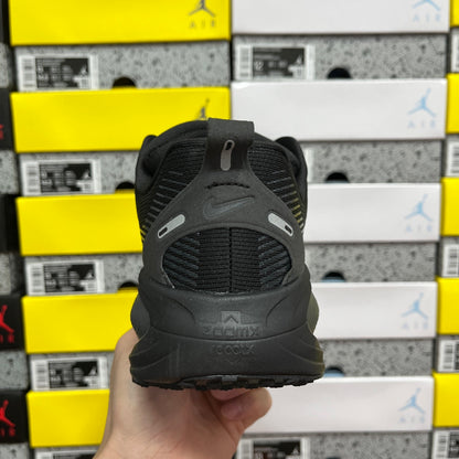 Air Zoom Vomero 18 Triple Black