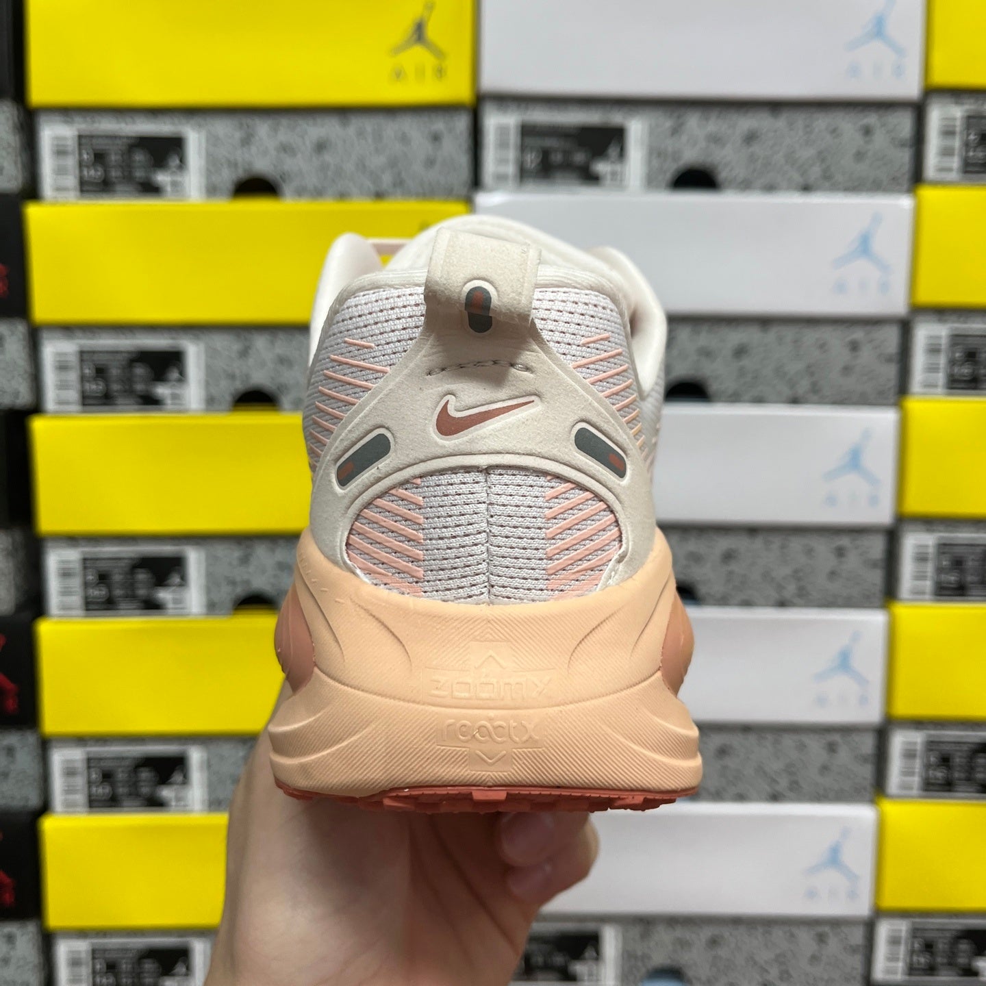 Air Zoom Vomero 18 Light Soft Pink