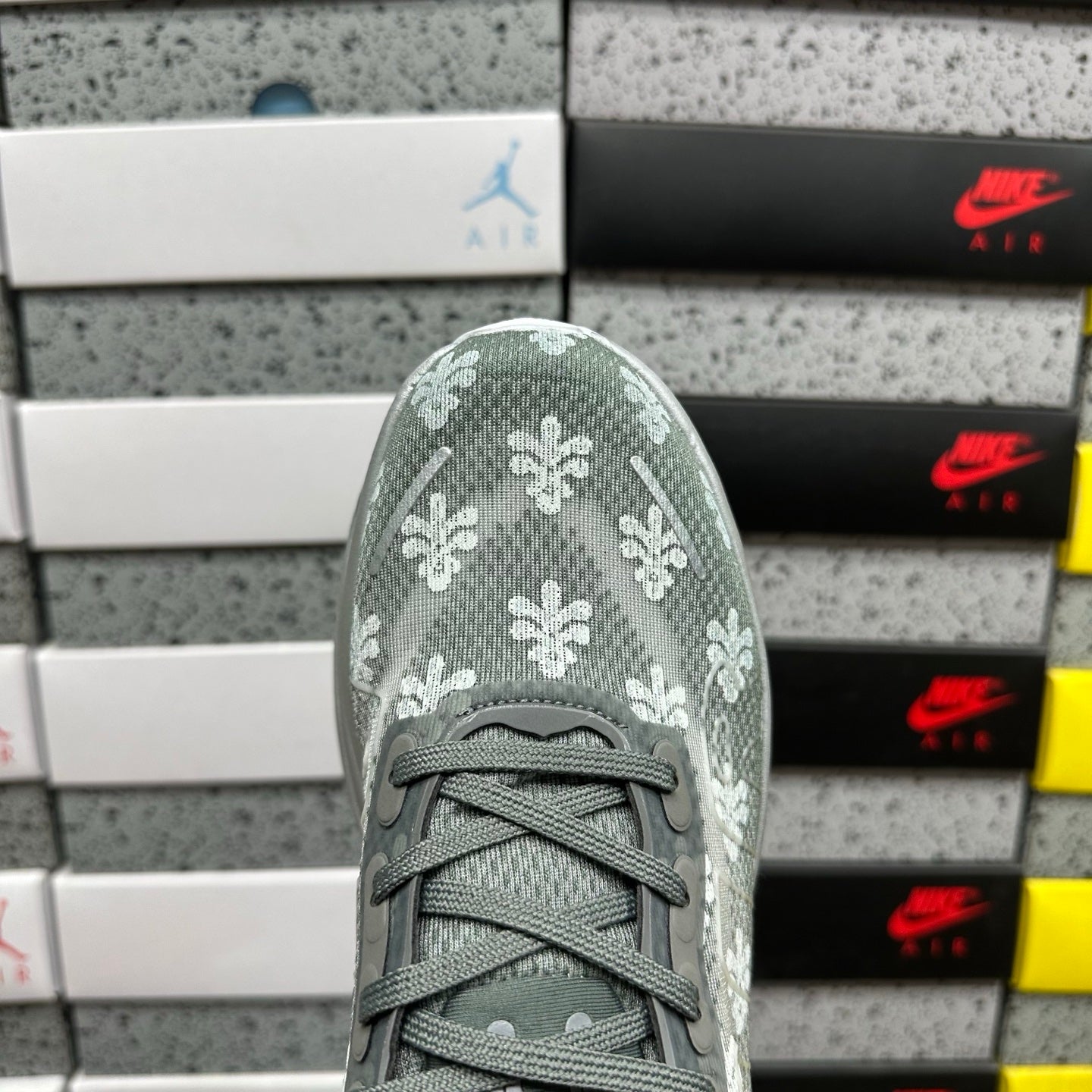 Nike Vomero Premium QS Fleur De-Lis Geyser Grey