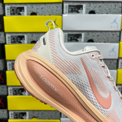 Air Zoom Vomero 18 Light Soft Pink