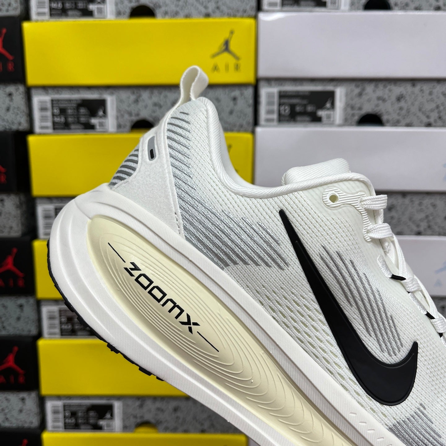 Air Zoom Vomero 18 Coconut Milk