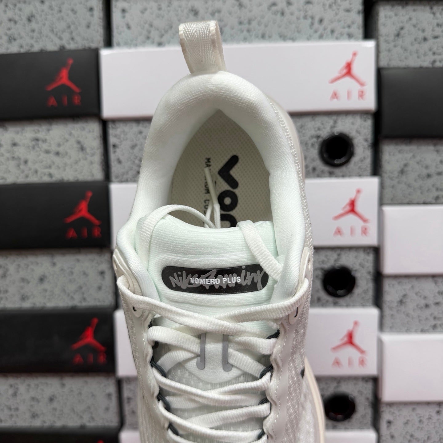 Air Zoom Vomero Plus Run