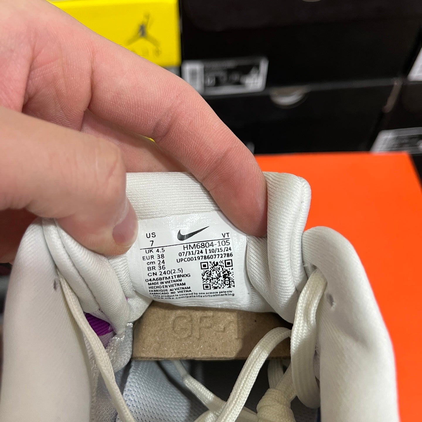 Air Zoom Vomero 18 Summit White Elemental Pink