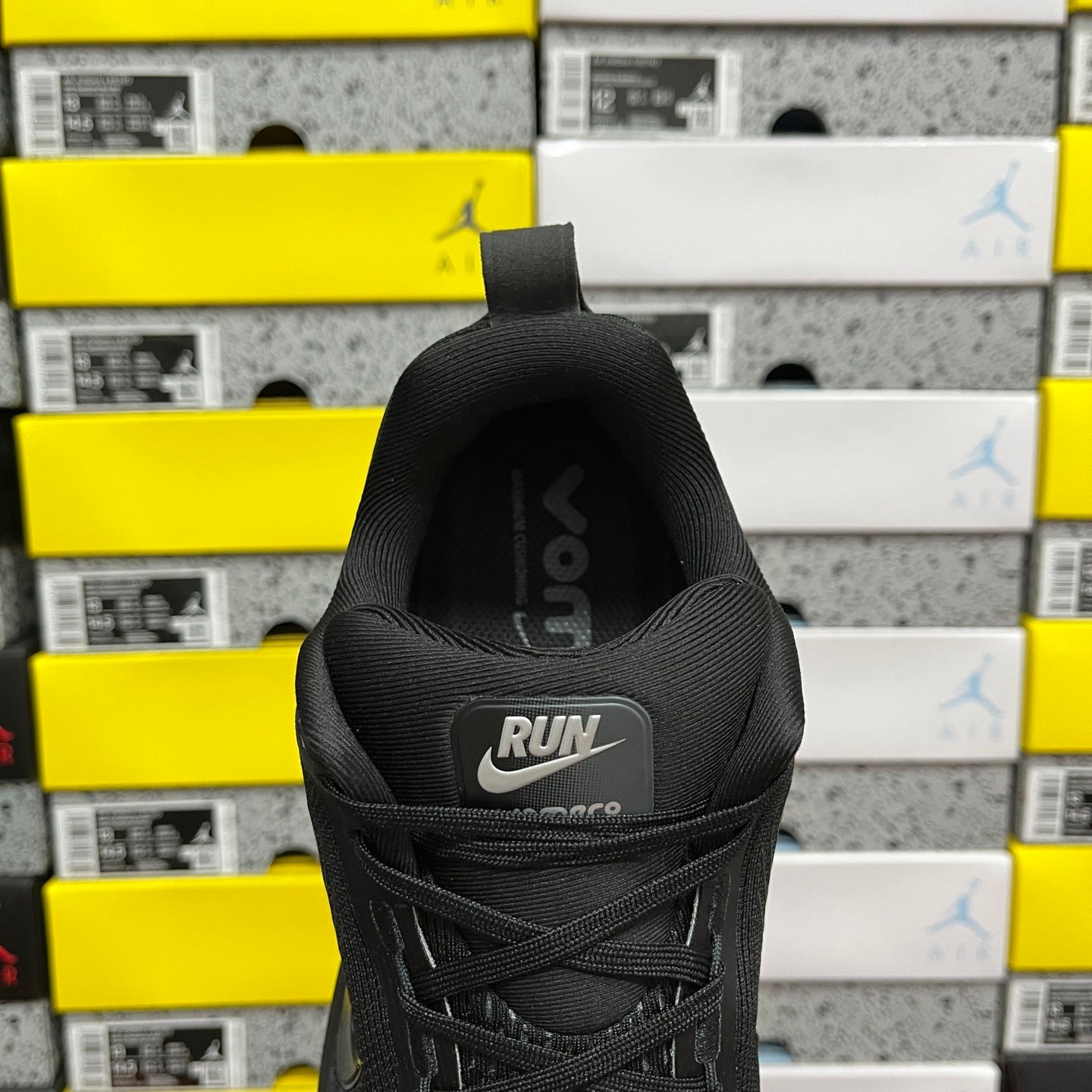 Air Zoom Vomero 18 Triple Black