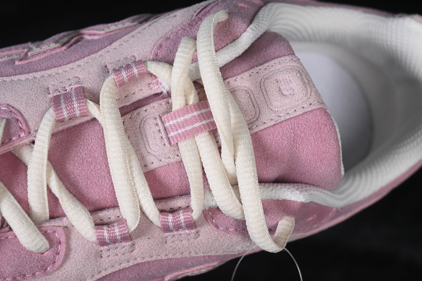 New Balance 204L Pastel Pink