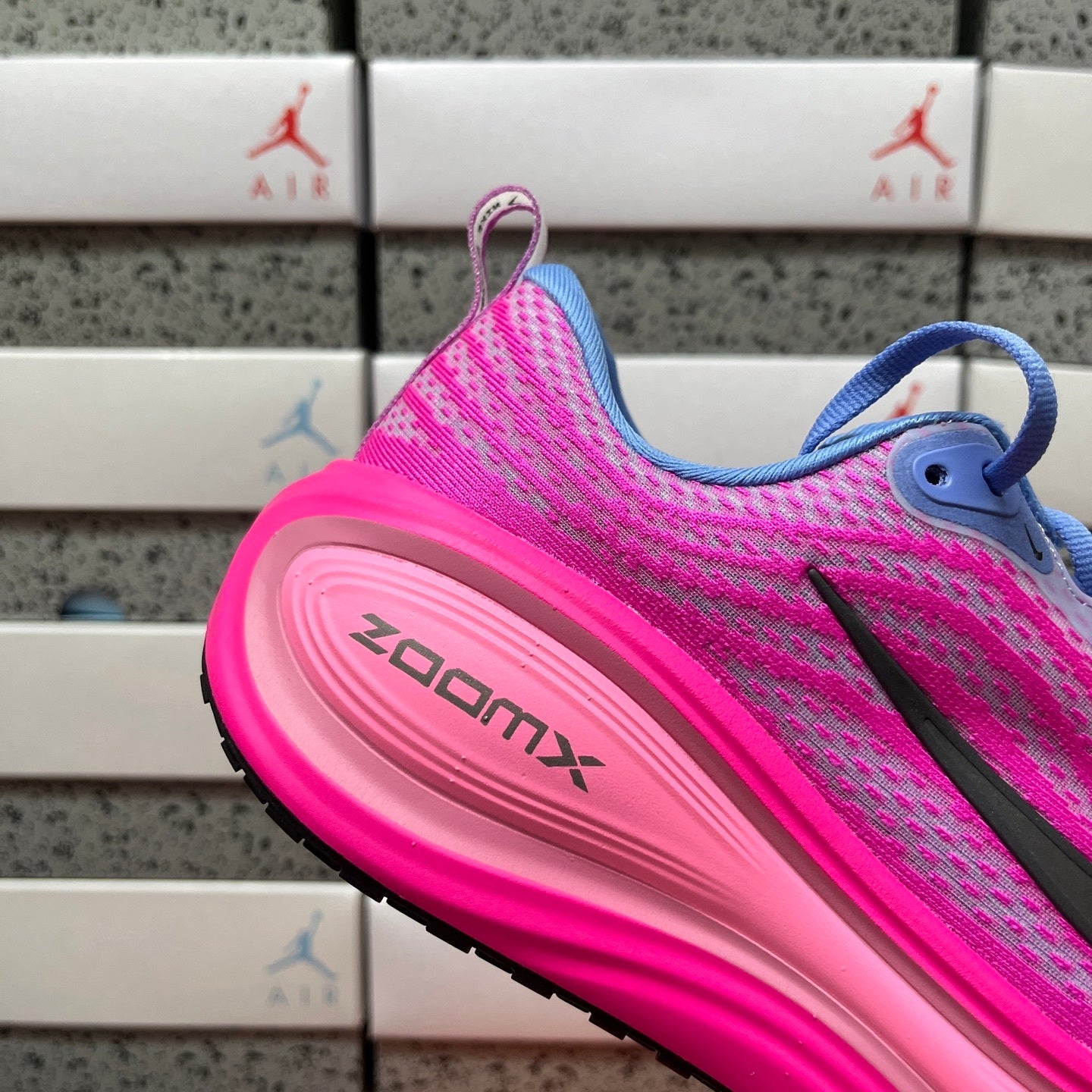 Air Zoom Vomero Plus Royal Pulse Fire Pink