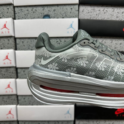 Nike Vomero Premium QS Fleur De-Lis Geyser Grey