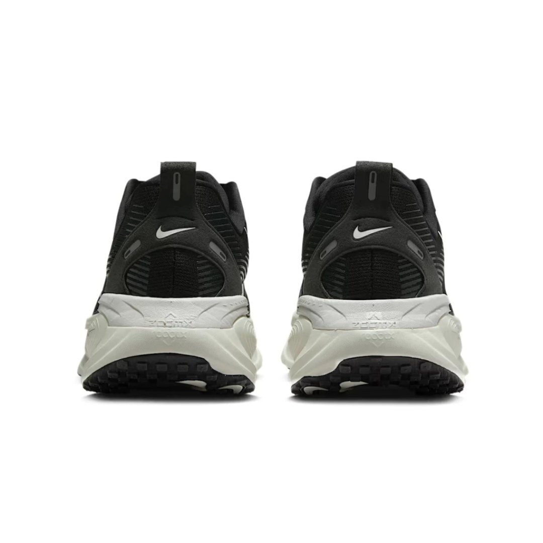 Air Zoom Vomero 18 Black and White