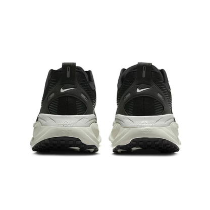 Air Zoom Vomero 18 Black and White