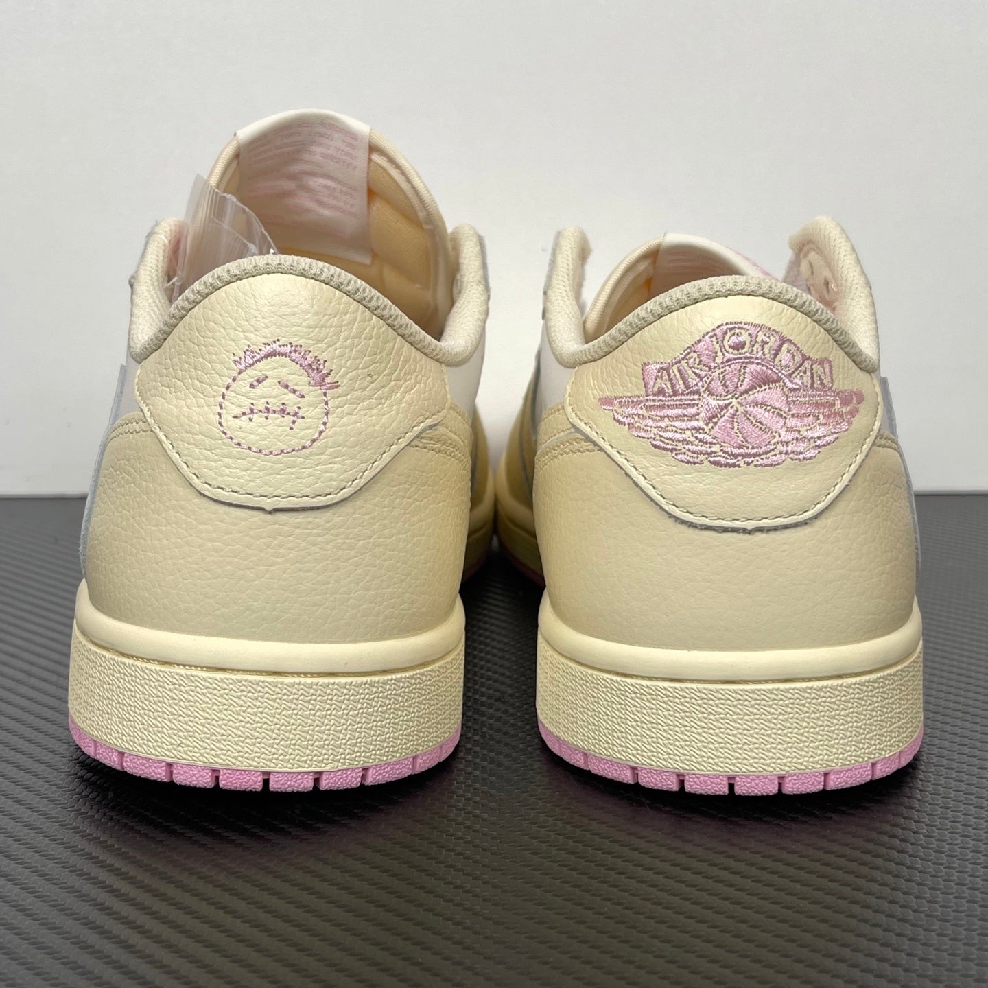 Air Jordan 1 Retro Low OG SP Travis Scott Shy Pink