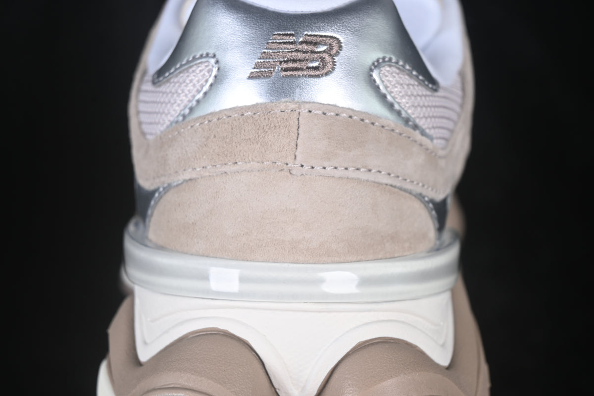 New Balance 9060 Moonbeam Silver Metallic Driftwood