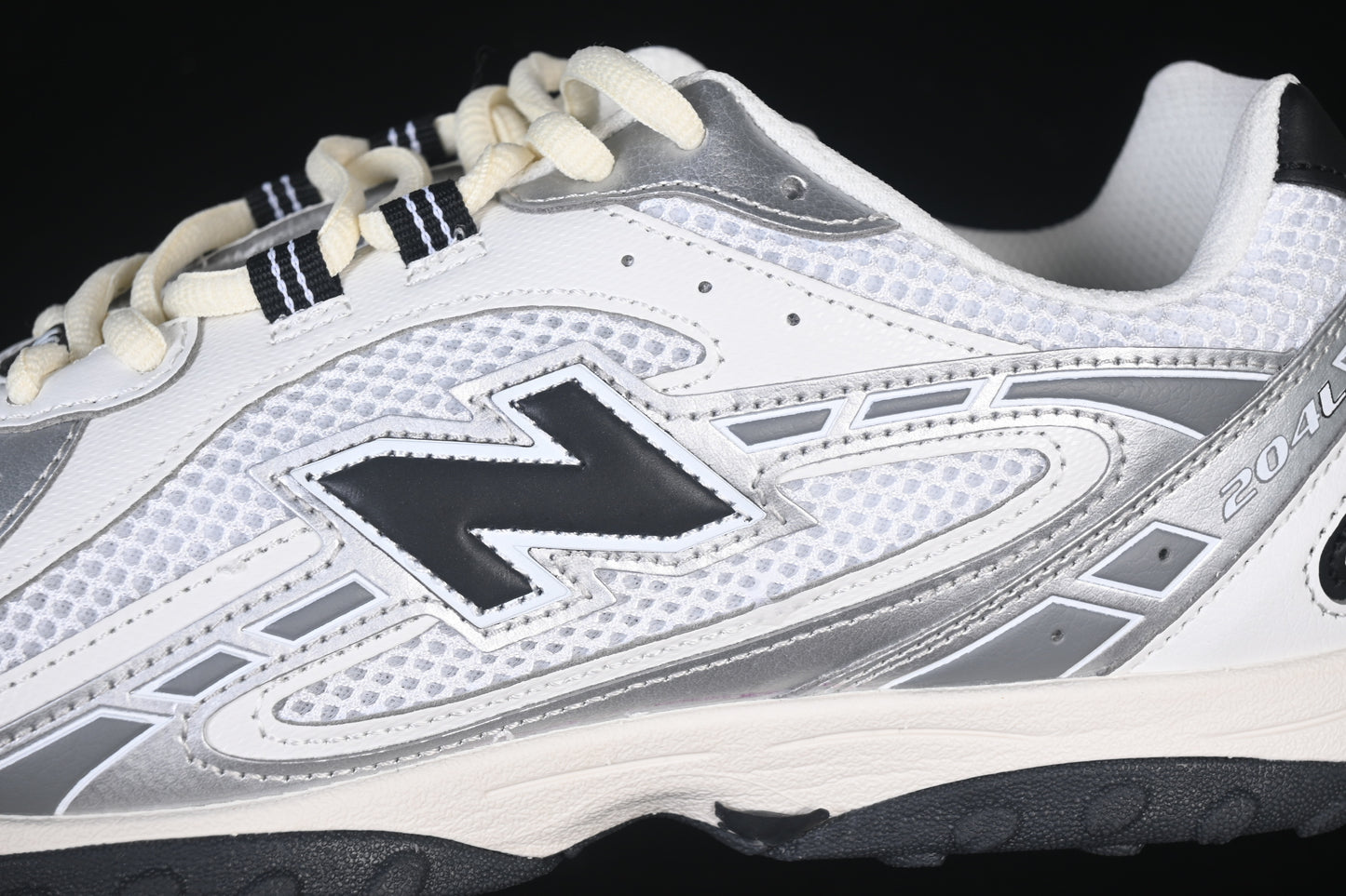 New Balance 204L Silver Metallic Black