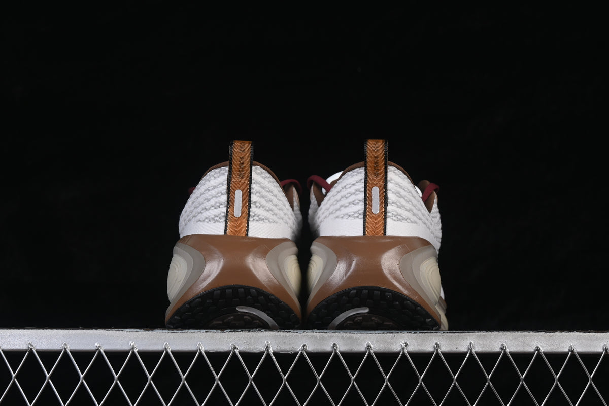 Vomero Plus Sail and Baroque Brown
