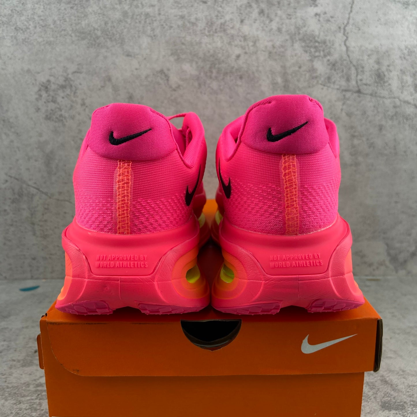 Nike Vomero Premium Hyper Pink