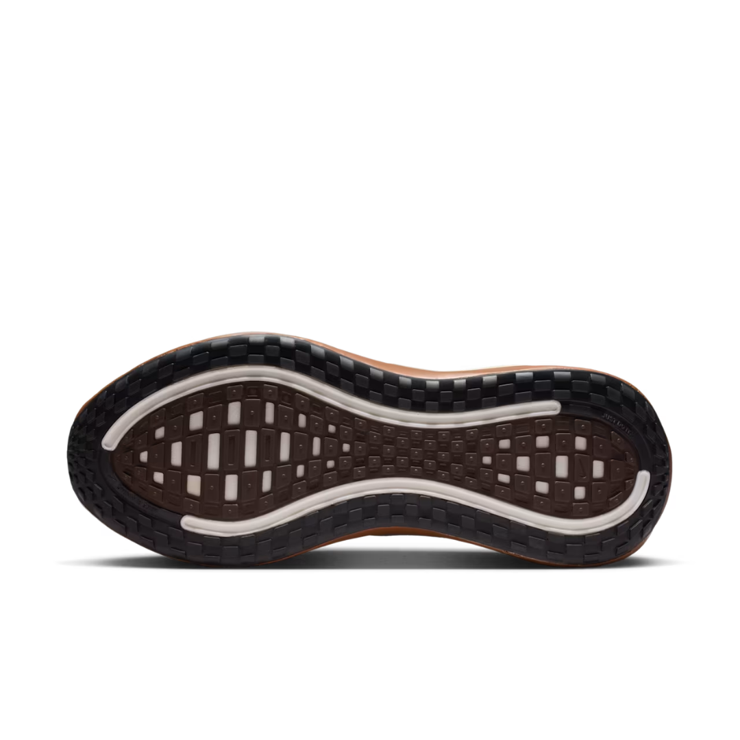 Vomero Plus Sail and Baroque Brown