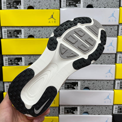 Air Zoom Vomero 18 Coconut Milk