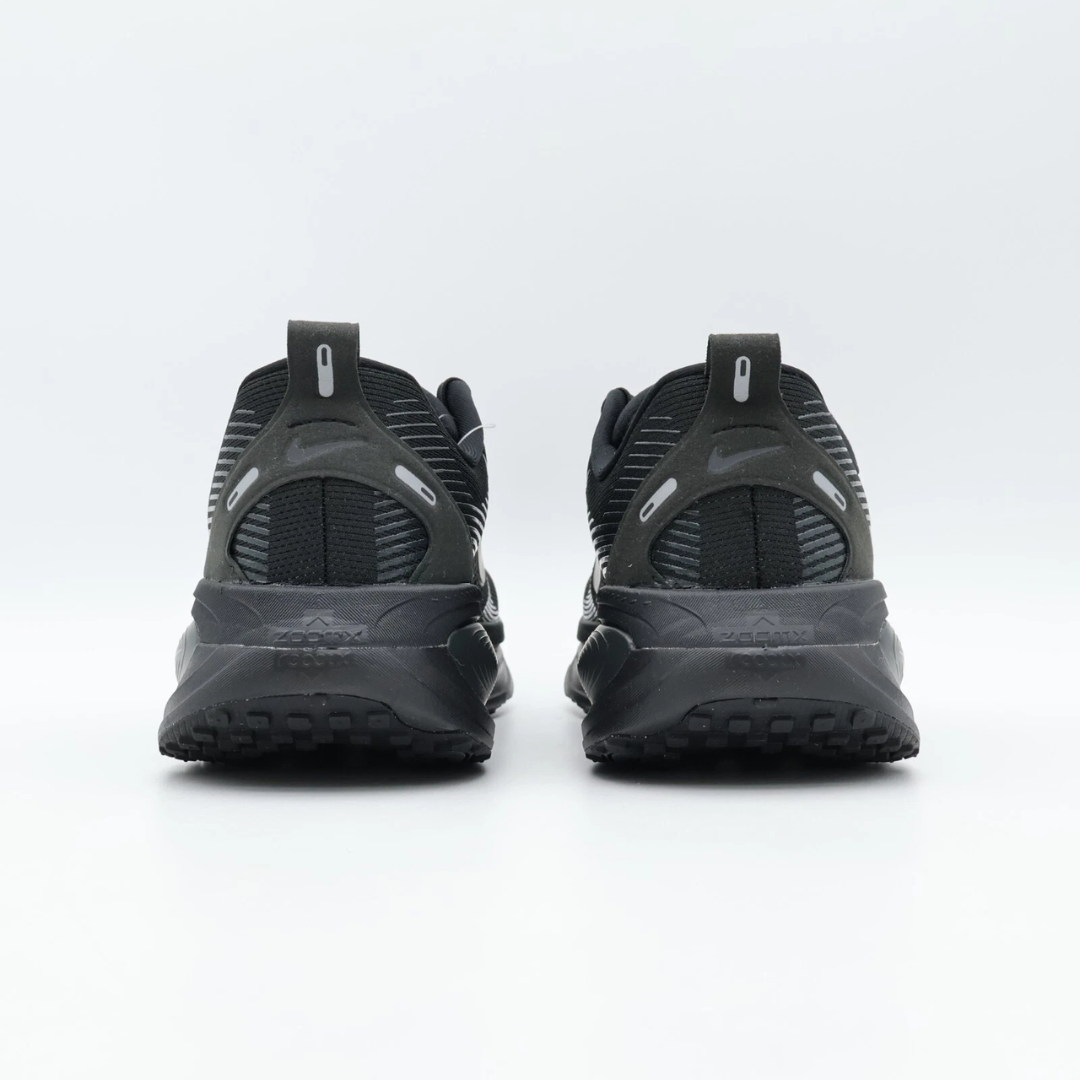 Air Zoom Vomero 18 Triple Black