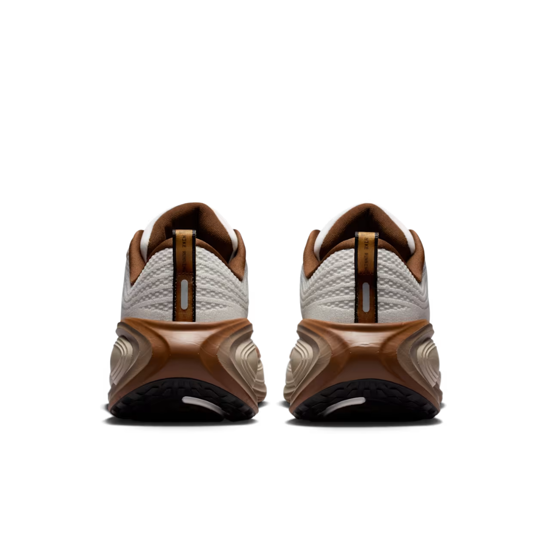 Vomero Plus Sail and Baroque Brown