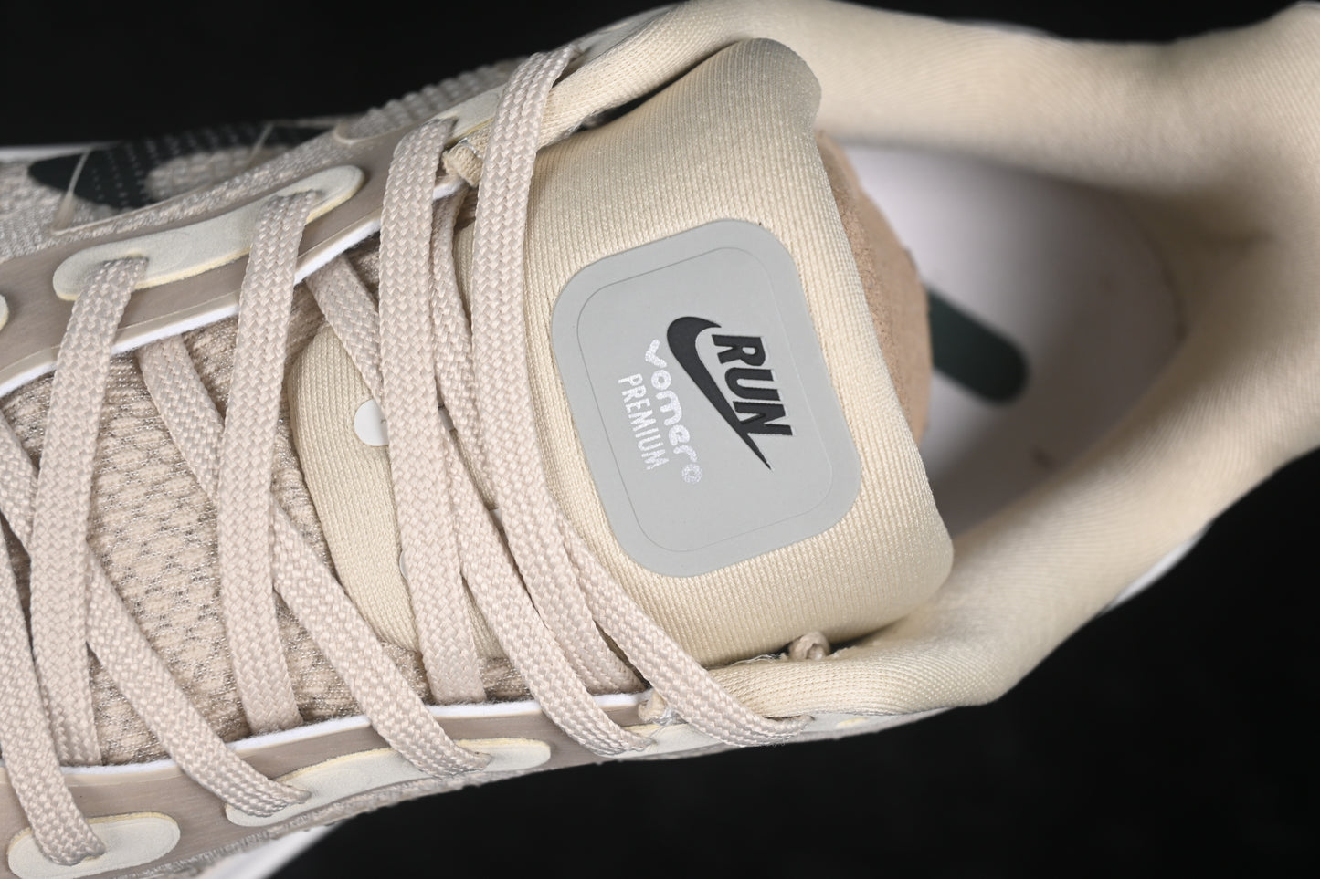 Nike Vomero Premium Pale Ivory Jade Horizon