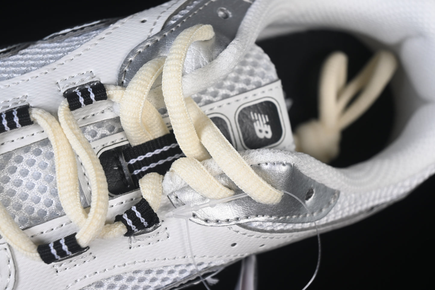 New Balance 204L Silver Metallic Black