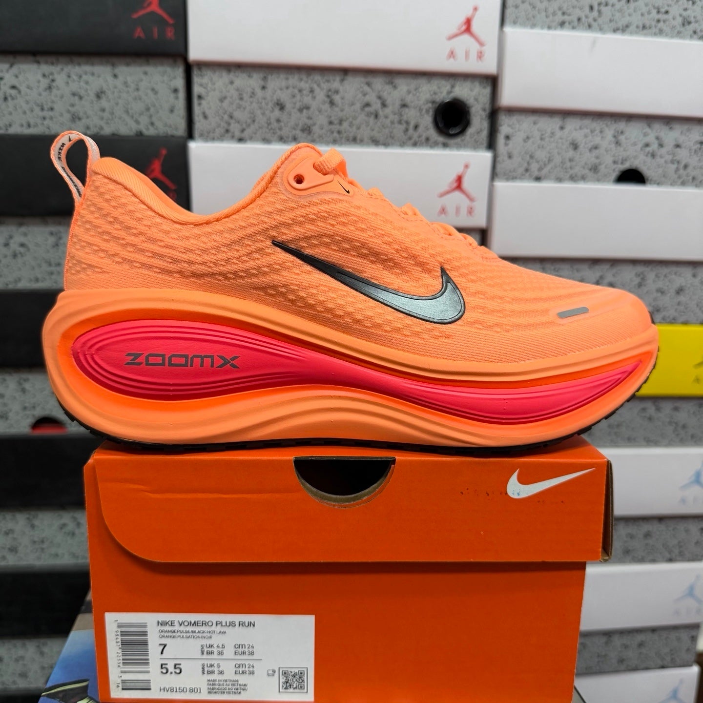 Air Zoom Vomero Plus Orange Pulse Hot Lava