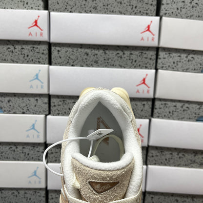 New Balance 9060 Bisque Sea Salt