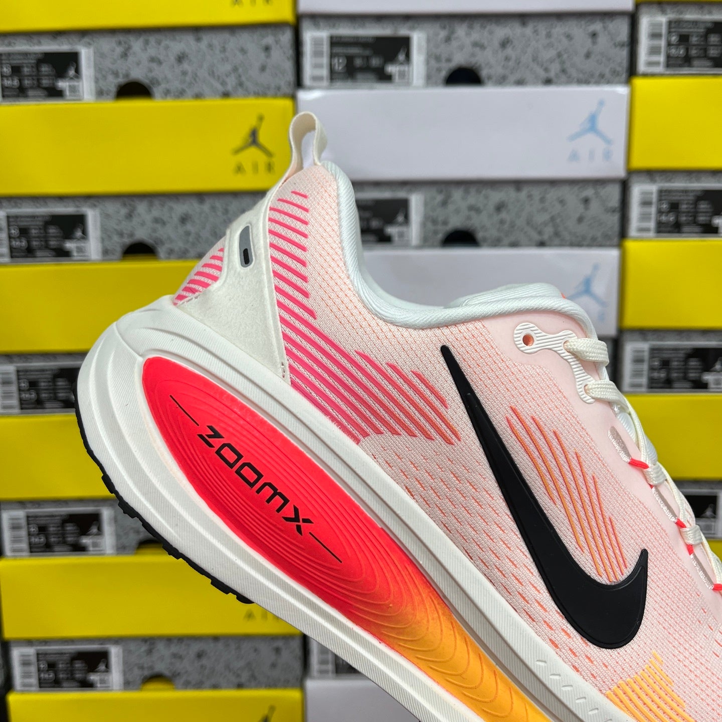 Air Zoom Vomero 18 Sail Bright Crimson Laser Orange