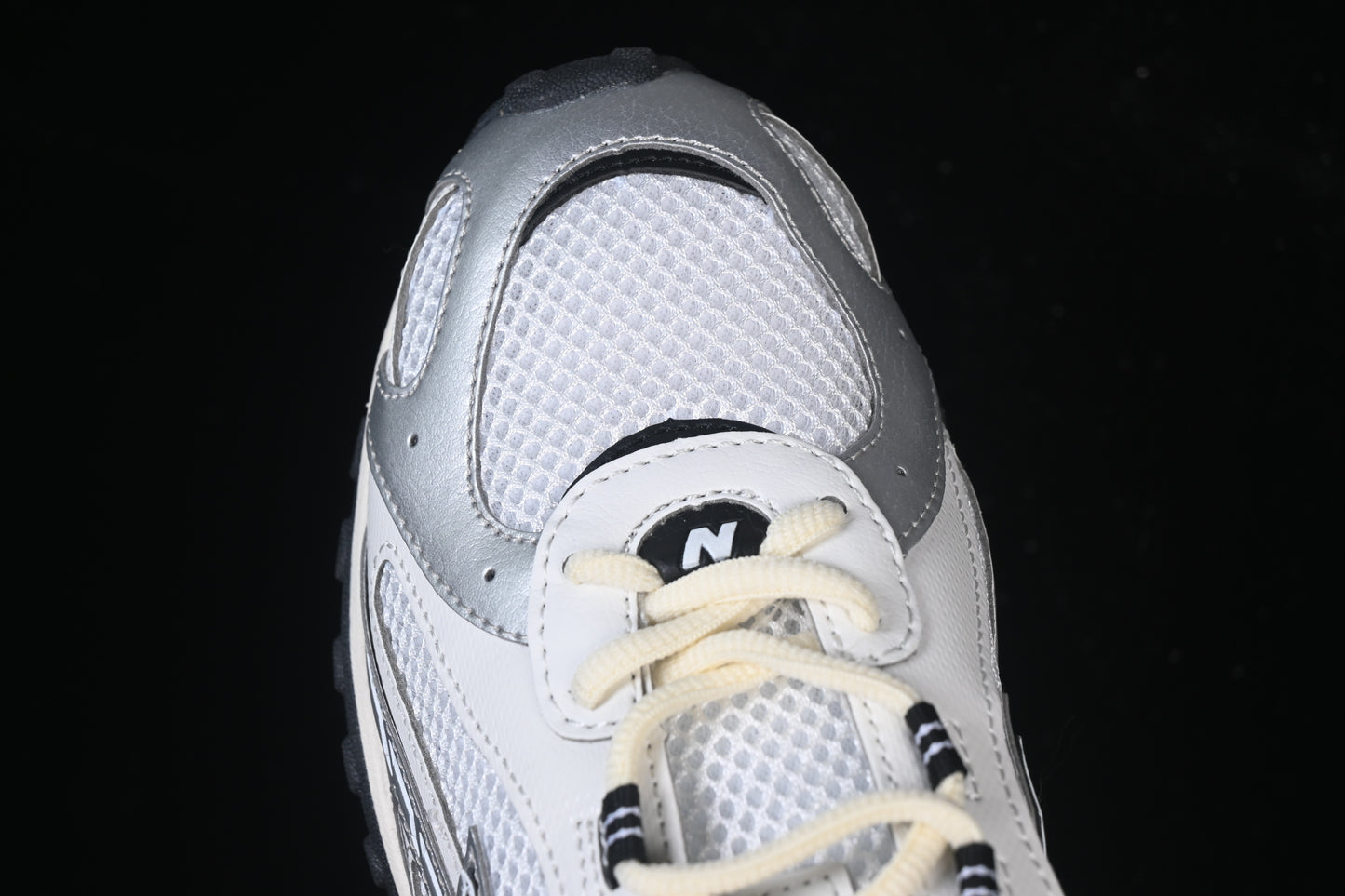 New Balance 204L Silver Metallic Black