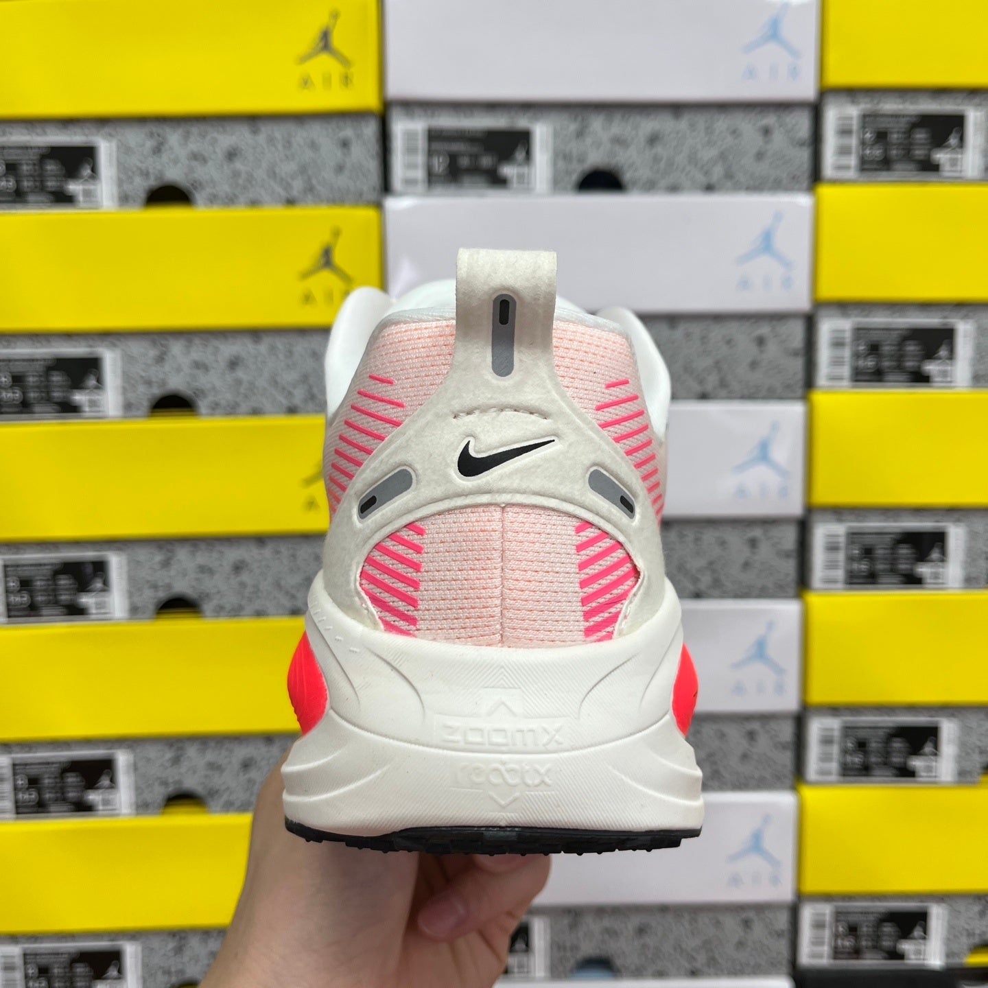 Air Zoom Vomero 18 Sail Bright Crimson Laser Orange