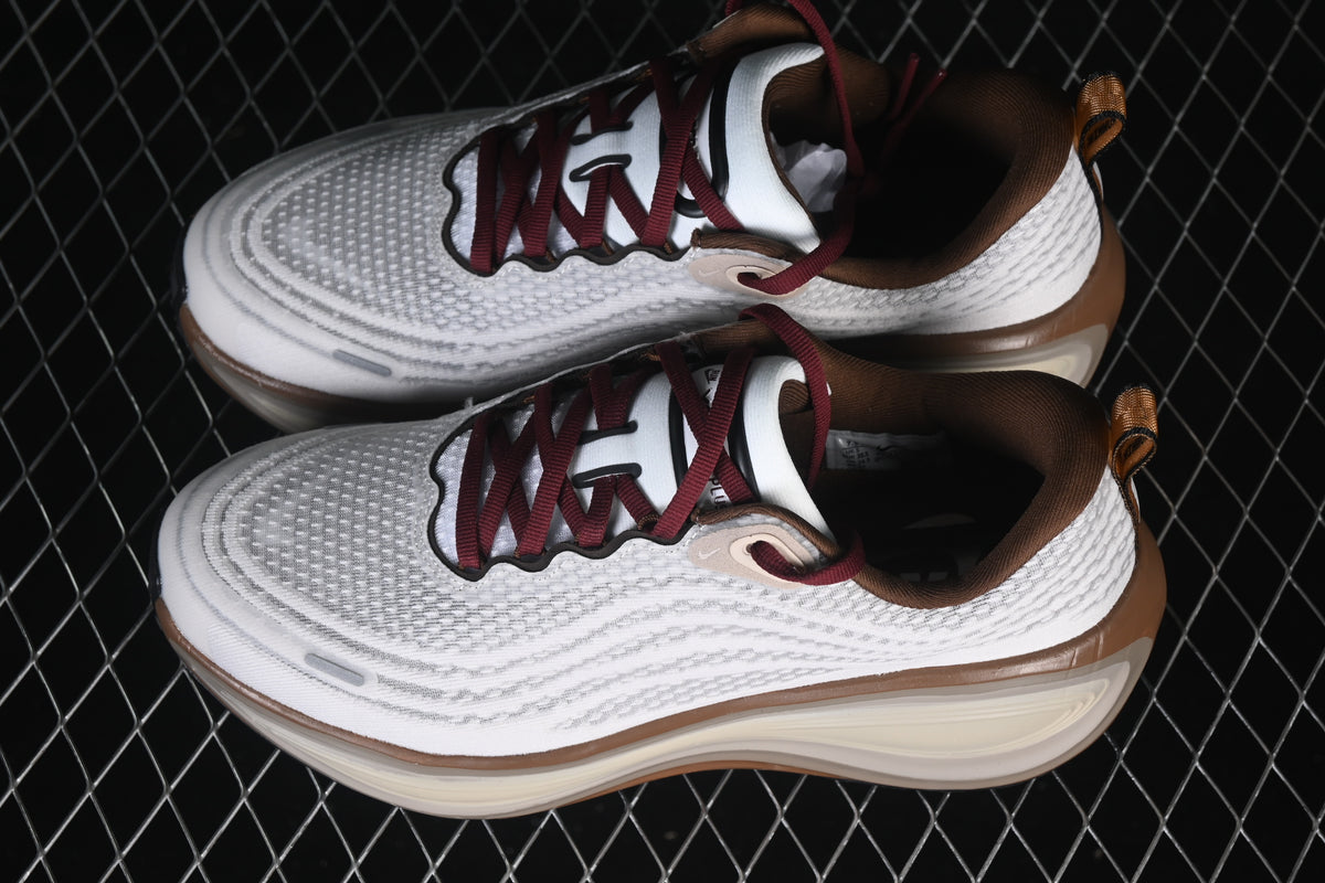Vomero Plus Sail and Baroque Brown