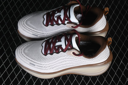 Vomero Plus Sail and Baroque Brown