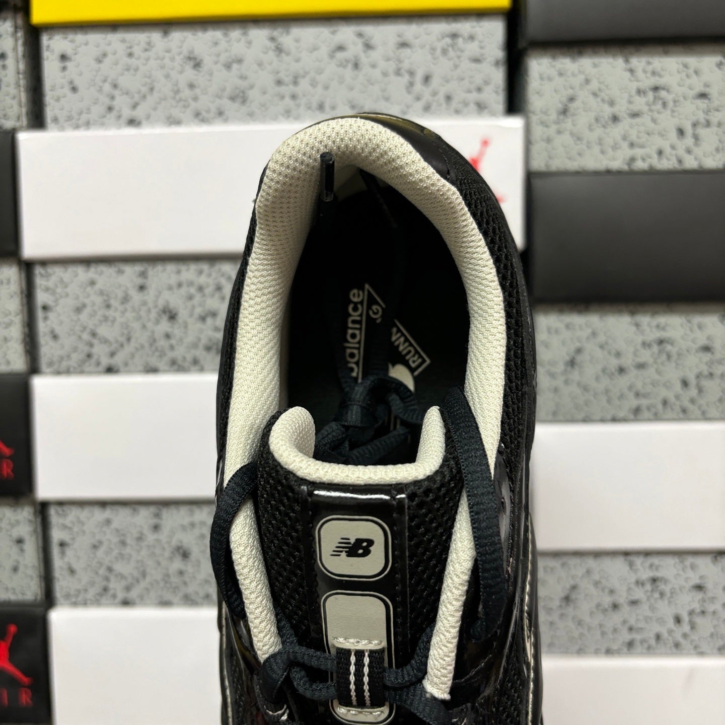 New Balance 204L Black Timberwolf