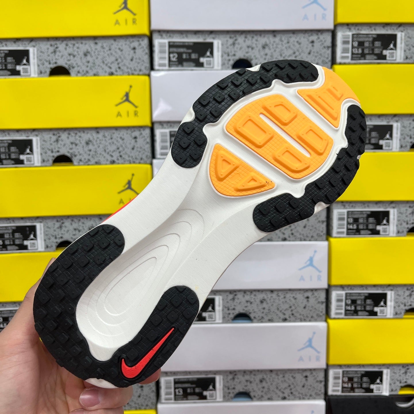 Air Zoom Vomero 18 Sail Bright Crimson Laser Orange