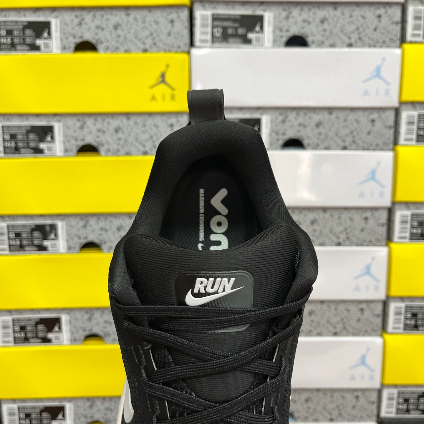 Air Zoom Vomero 18 Black and White