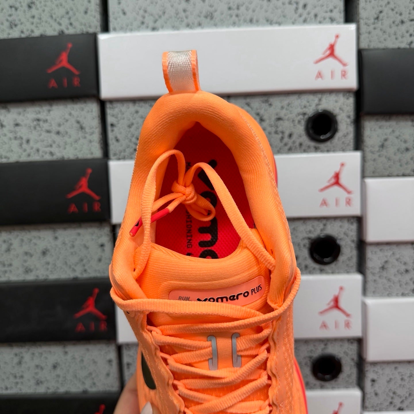 Air Zoom Vomero Plus Orange Pulse Hot Lava