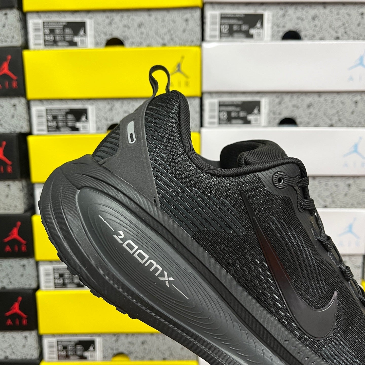 Air Zoom Vomero 18 Triple Black