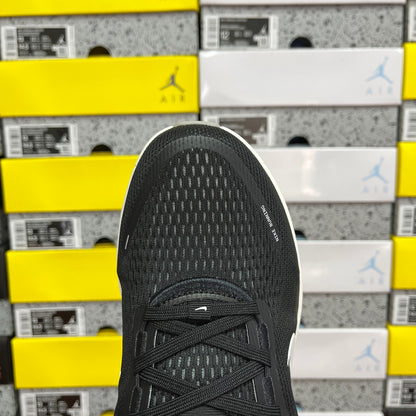 Air Zoom Vomero 18 Black and White