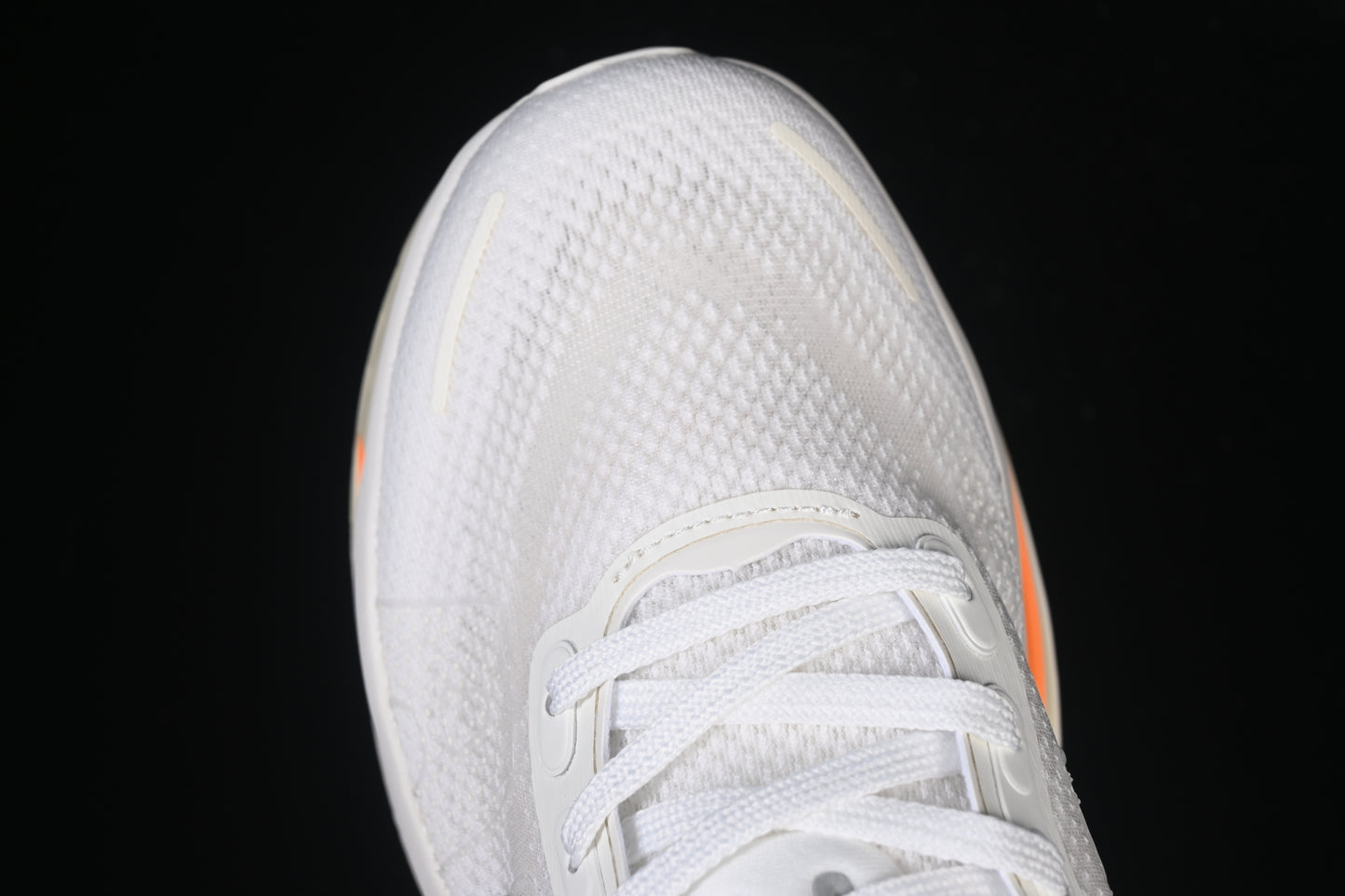 O Nike Vomero Premium Sail Coconut Milk